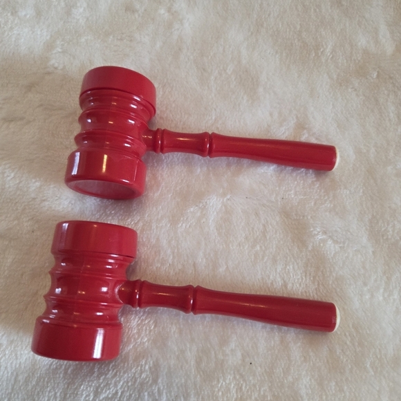 Old Gavel Mallet Shaped Vintage 1x2x4 Red Plastic Salt Pepper Shakers - Picture 3 of 7